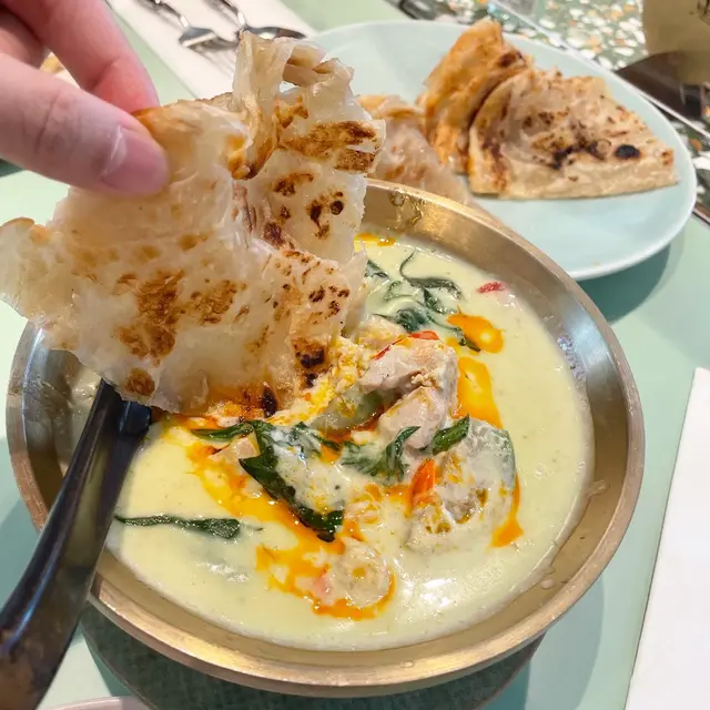 椰香青咖喱雞配薄餅