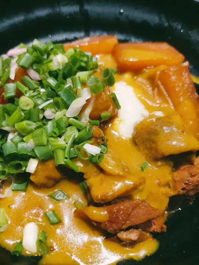 蘿蔔牛肋條咖哩撈烏冬