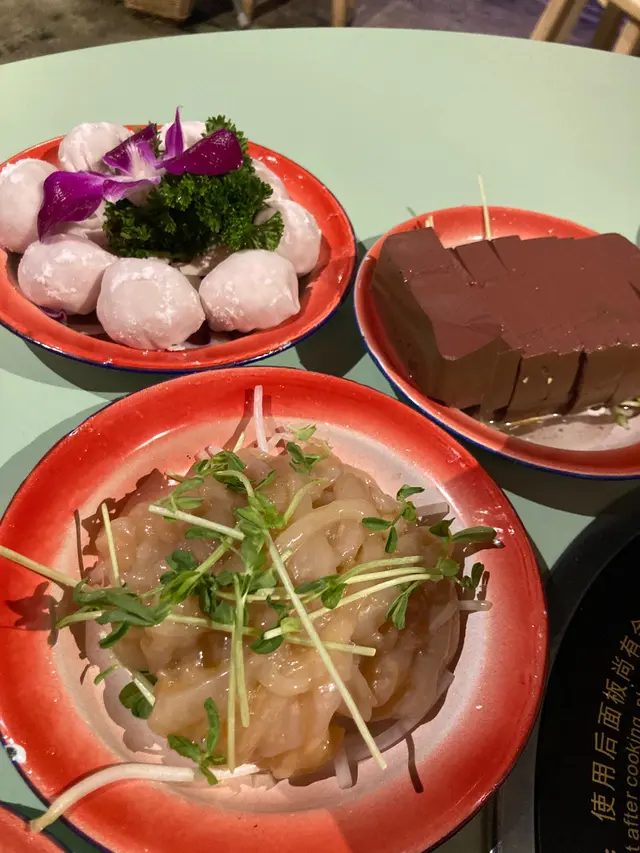 桂花蚌、鮮鴨血、招牌午餐肉餃