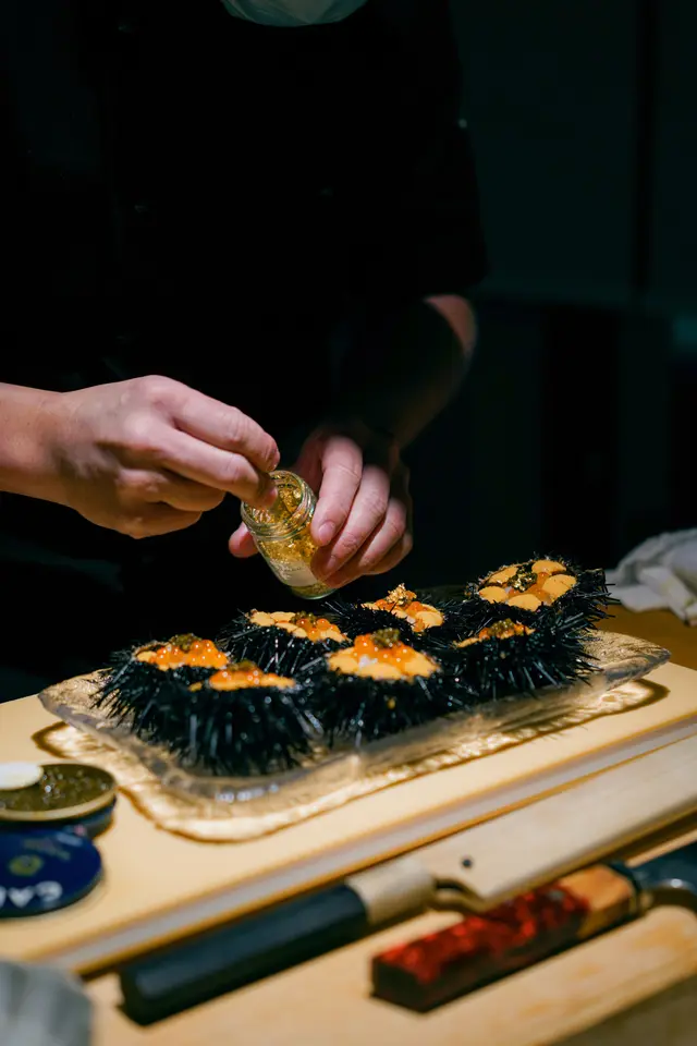 北海道原隻紫海膽配富山灣白蝦、魚子醬