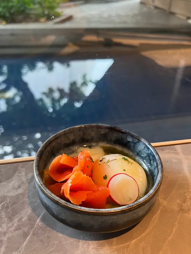 挪威煙三文魚配温泉蛋