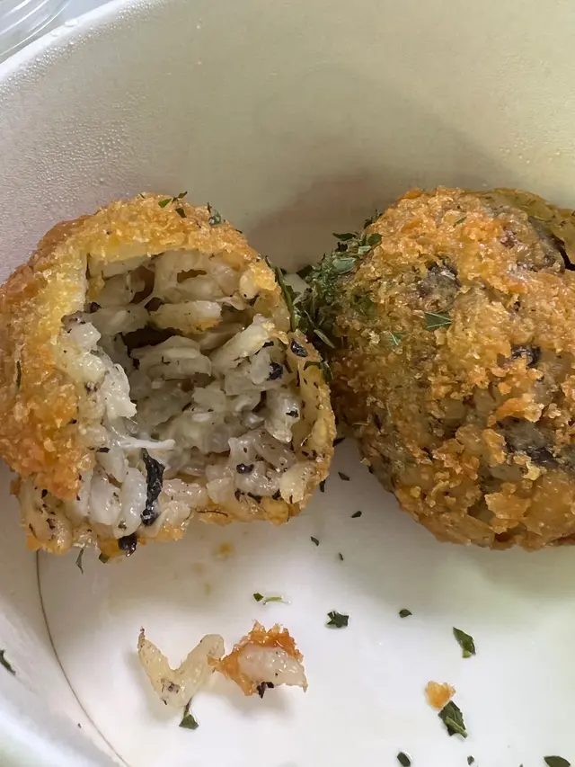 意式炸芝士燉飯球