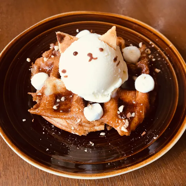 Marshmallow Crossant waffle w/ Vanilla ice-cream