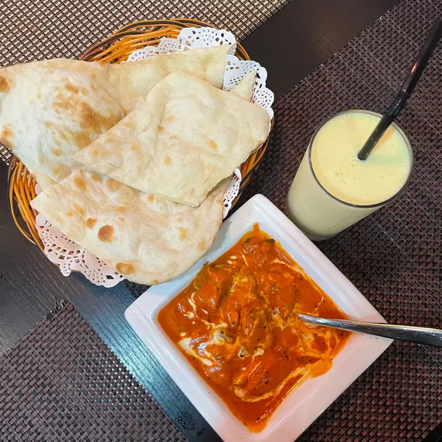印度牛油咖喱雞+ 薄餅+芒果奶昔