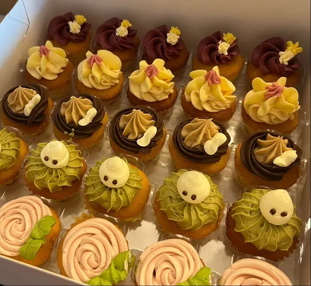 榛子朱古力,玫瑰荔枝紅桑子,藍莓,開心果,血橙熱情果