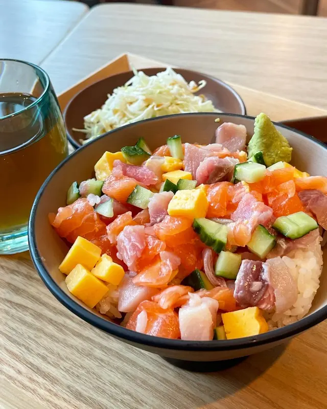粒粒刺身丼