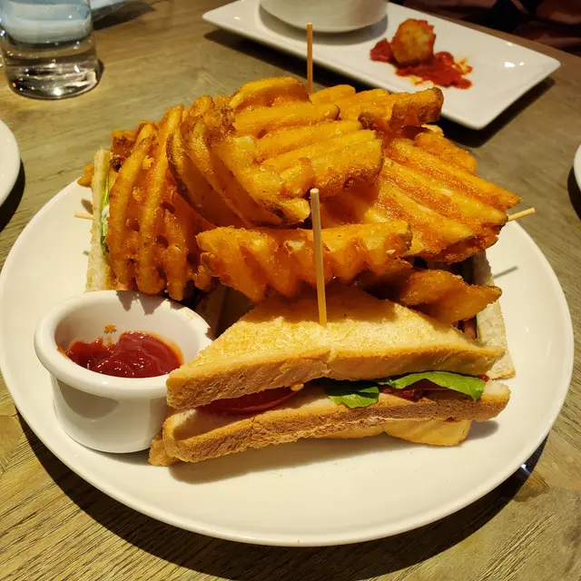 公司三文治配薯格