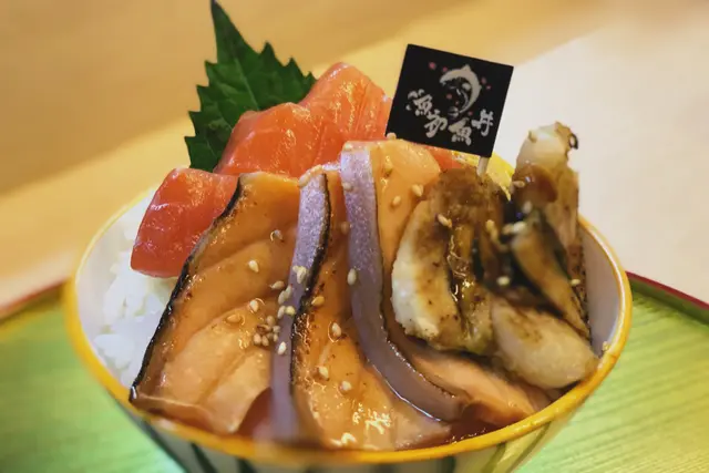 三文魚、火炙三文魚腩、熟帶子、玉子燒丼