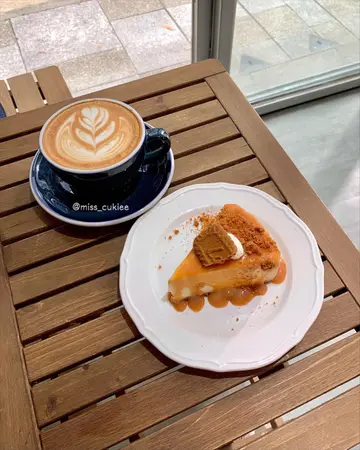 Lotus Biscoff Cheesecake  &  Latte