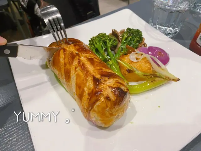 威爾頓酥皮焗三文魚