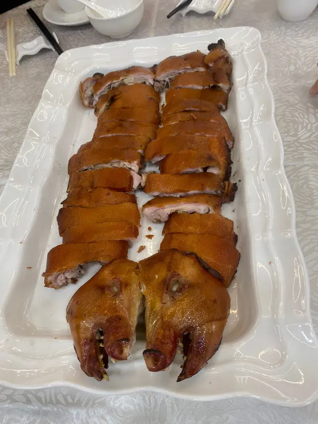 這個燒乳豬很好味值得推介