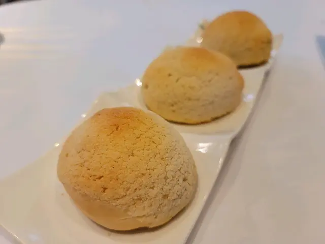 雪山菠蘿叉燒包