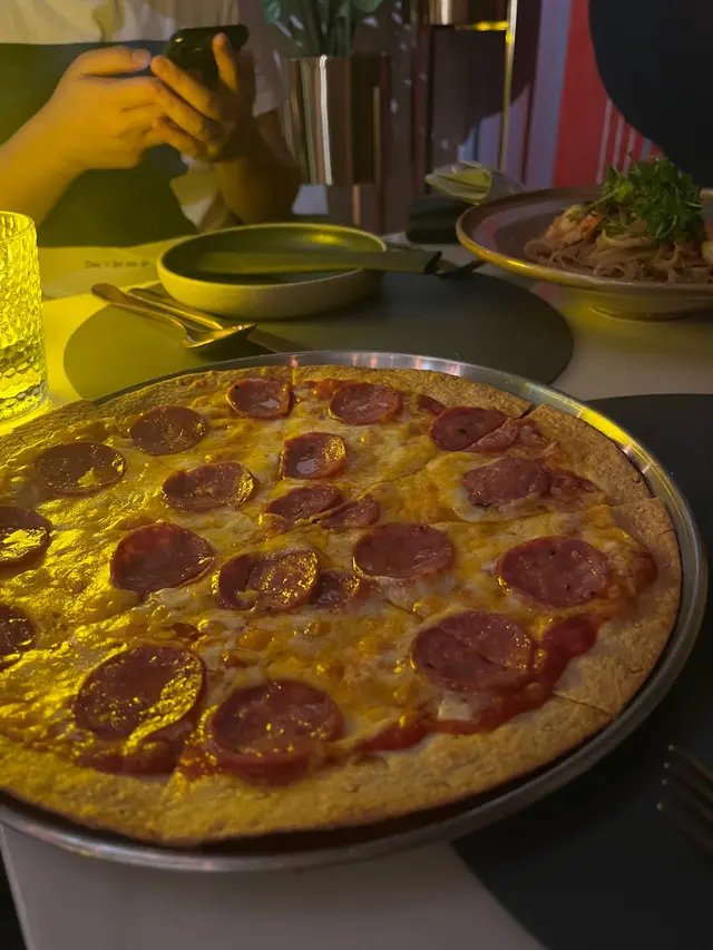 Pepperoni Pizza 辣肉腸薄餅