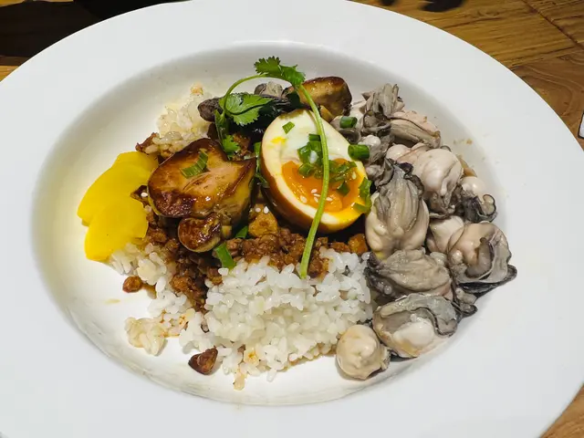 鵝肝蚵仔魯肉溏心蛋飯