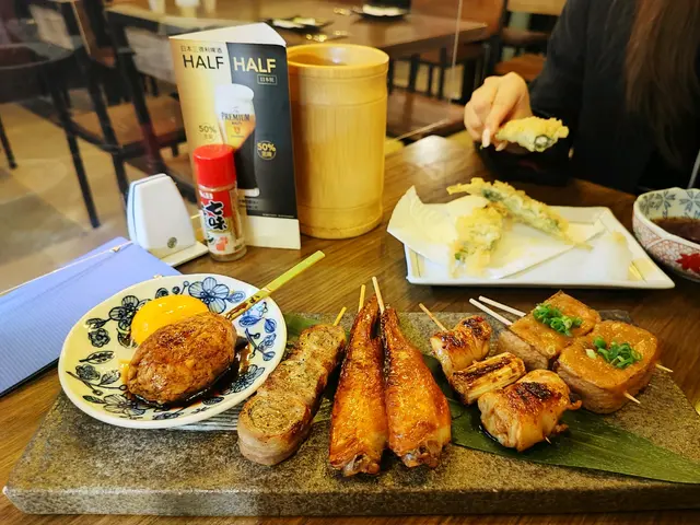 免治雞肉棒、紫蘇豚肉卷、雞翼一夜干、大蔥雞肉、豆腐