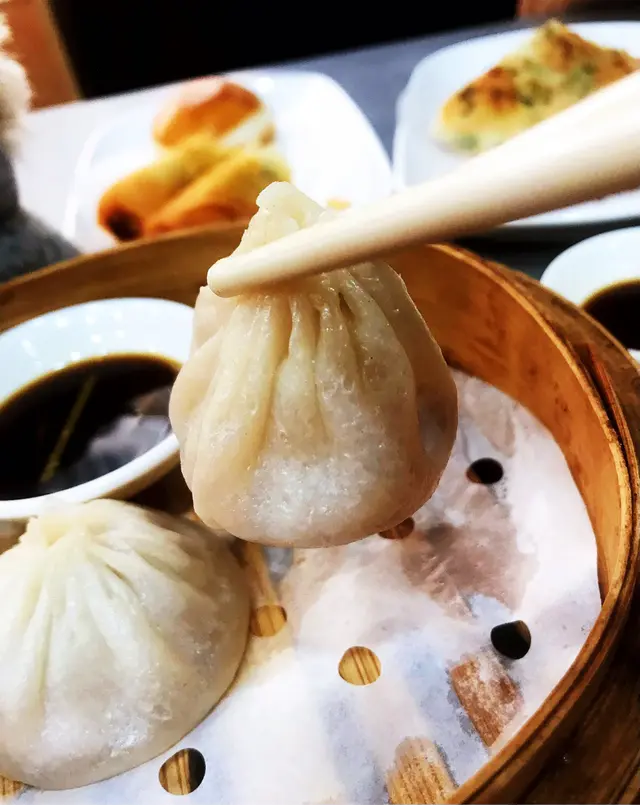 皮薄多汁.小心弄破.餡肉鮮甜. 不愧招牌美食👍😋😋😋