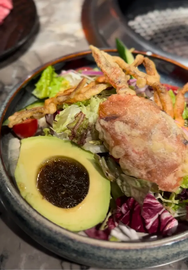 牛油果軟殼蟹沙律