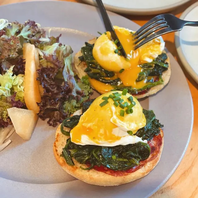 Eggs benedict