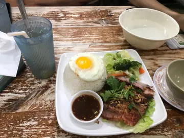 炭烧猪颈肉饭