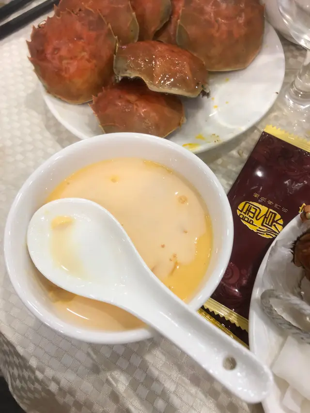 食落成口都係粉,未食過咁難食嘅芒果布甸