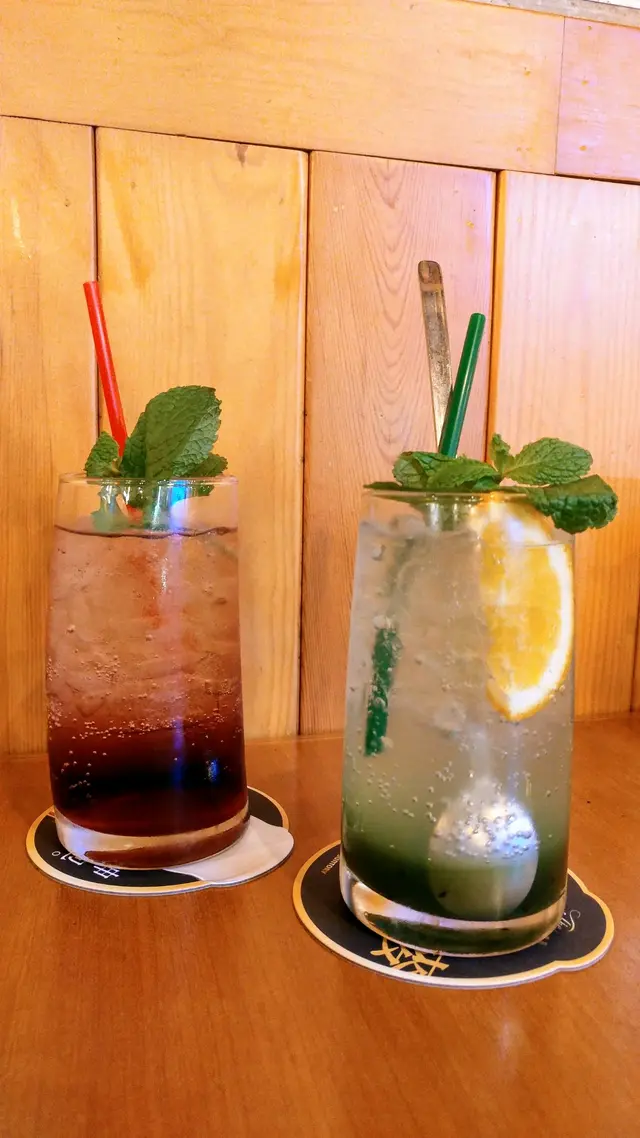 前:奇異果梳打,後 :巨峰梳打