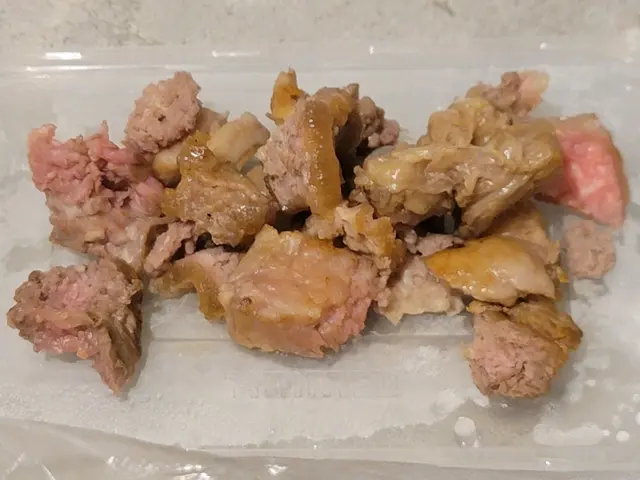 圖2係2件扒食到一半食唔到嘅根