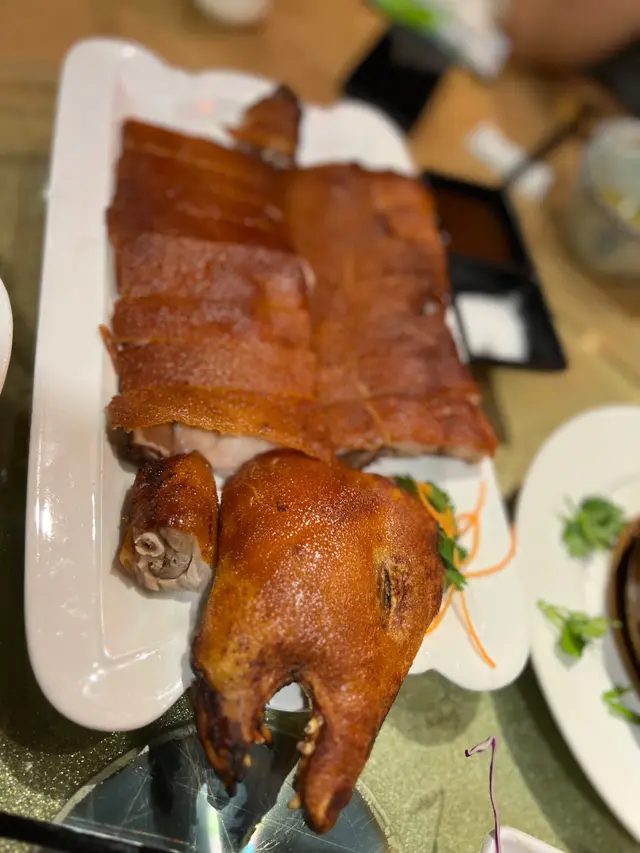 即燒脆皮香豬半隻