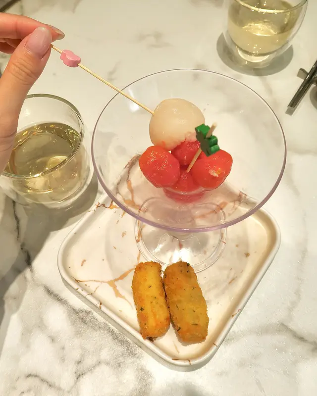 荔枝番茄伴拉絲水牛芝士條