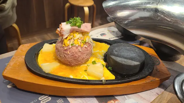 菠蘿煙肉和牛漢堡扒