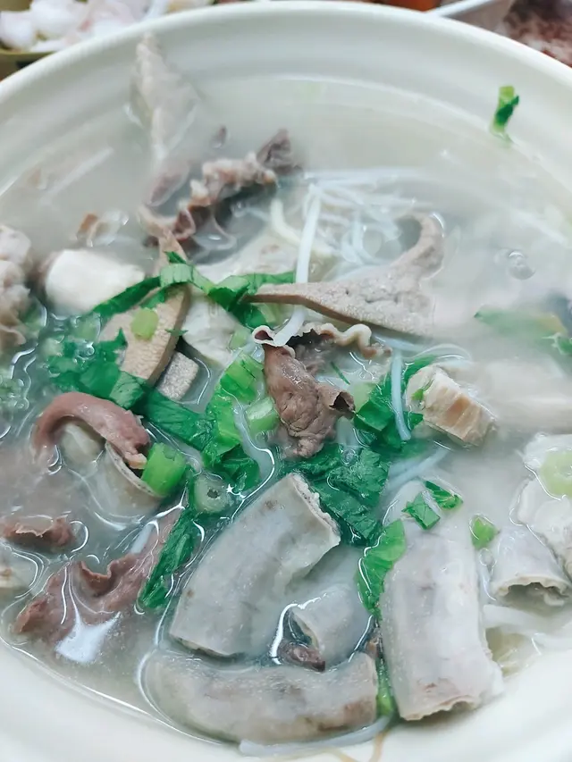 豬潤、粉腸、豬肺、豬心胡椒湯底米粉