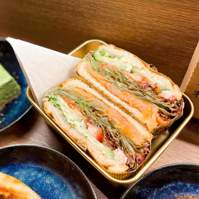 煙三文魚日式蛋沙律三文治