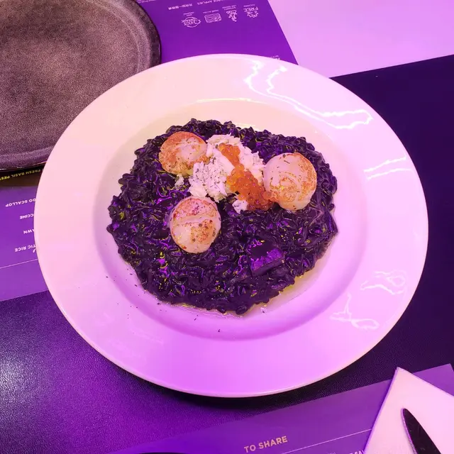 墨汁蟹肉意大利飯配香煎北海道帶子