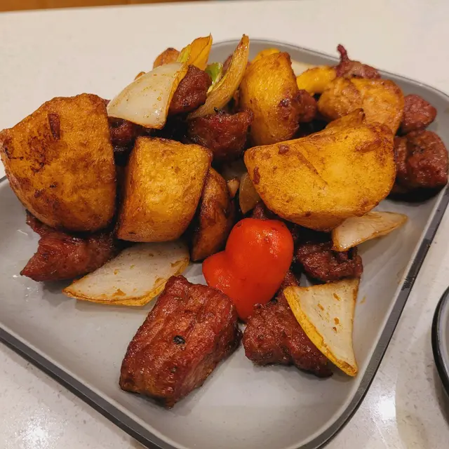 蜜椒薯仔牛柳粒