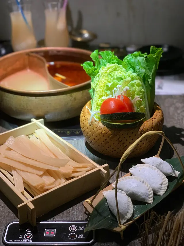 七色菜籃、韭菜餃、水晶寬粉