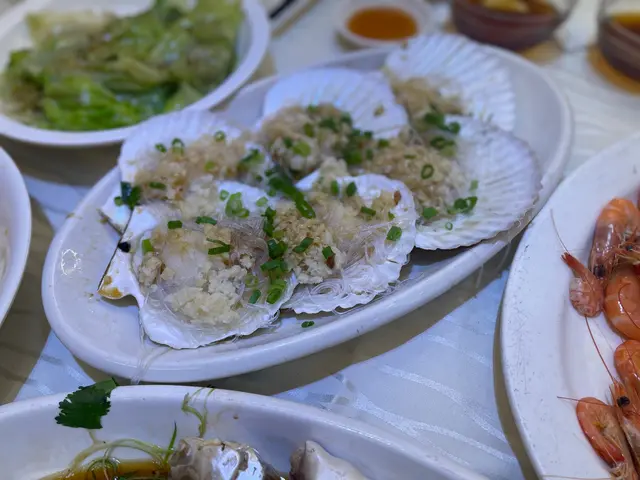 蒜蓉粉絲蒸元貝