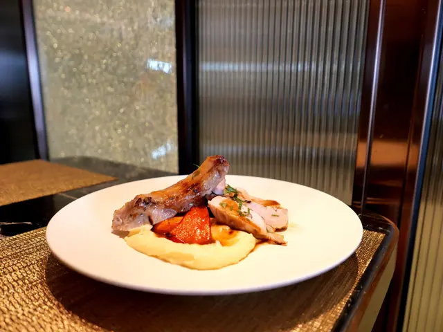 香烤豬扒伴薯蓉及蔬菜