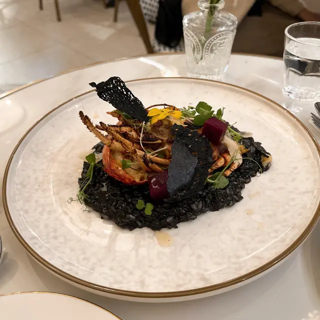 芝士藍龍蝦配墨汁意大利飯