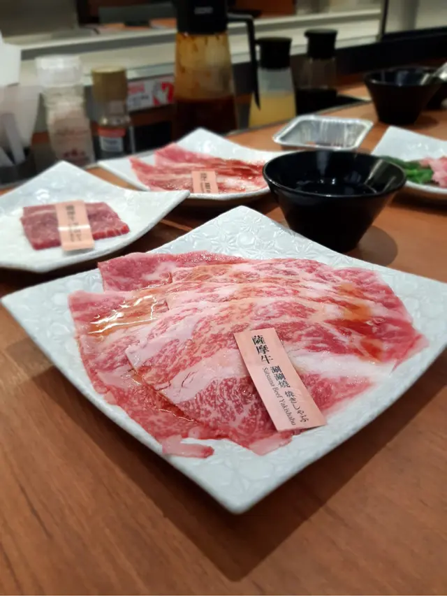 涮涮燒肉質鮮紅,最好食嘅係跟柚子醋,微微酸甜醬汁可助解膩😆