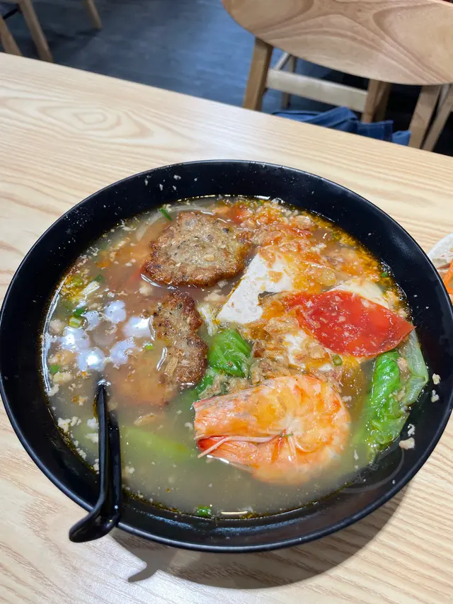 鮮茄魚餅蟹膏湯檬粉