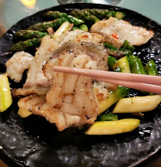 黑鬆露醬炒花尾躉班球配鮮露筍