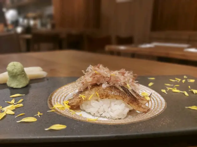 右口魚邊壽司