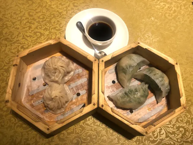 水晶菜苗蝦餃 , 灌湯豚肉小籠包