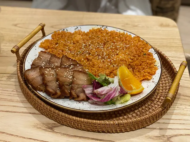 燒醬油黑毛豬白切肉飯