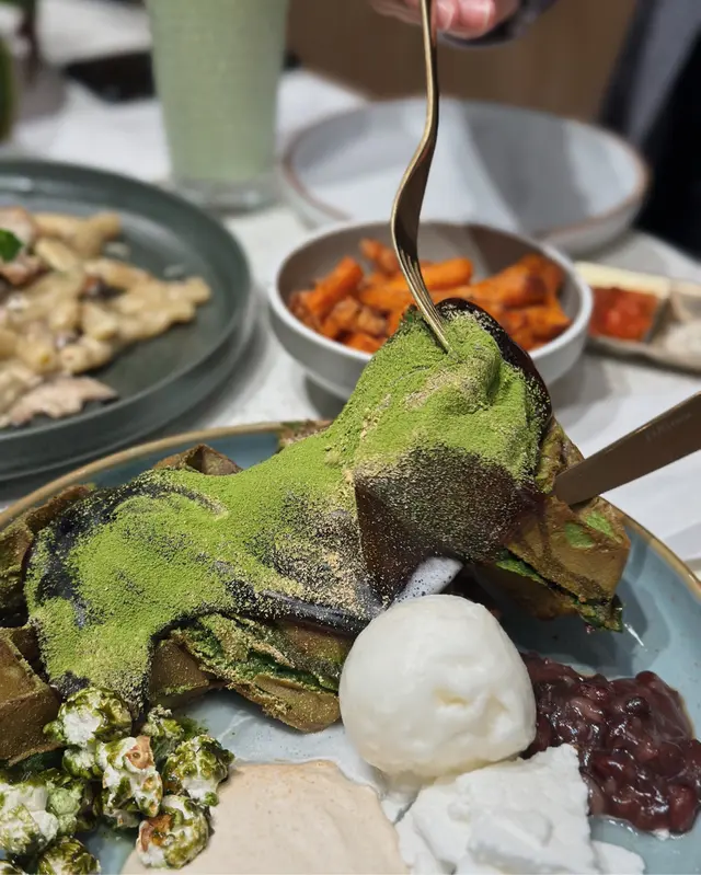 宇治金時麻糬窩夫