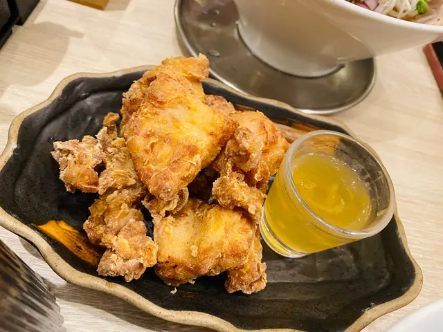 炸雞配柚子酸汁