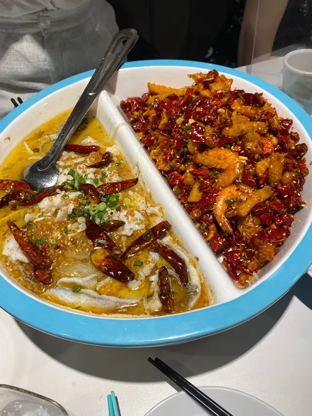 姚姚酸菜魚拼避風塘大蝦