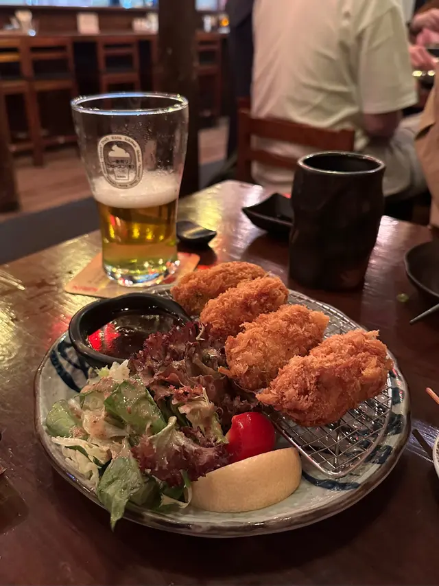 酥酥的  沙律菜奇妙地好味，無剩～