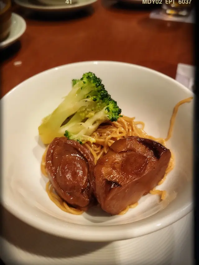 鮑魚北菇撈麵（$295）