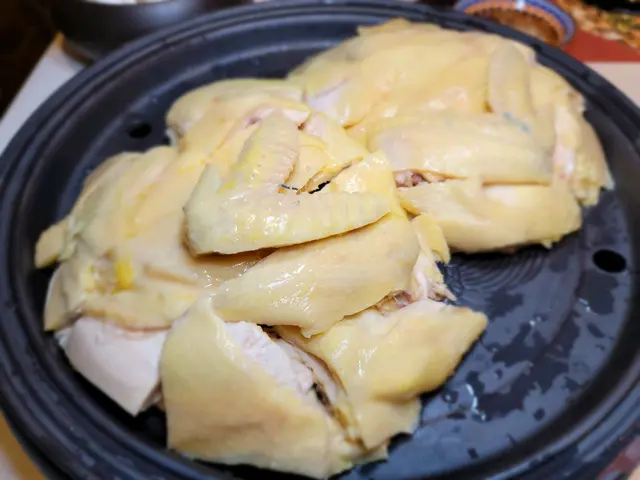 招牌花膠雞湯鍋（全隻雞）