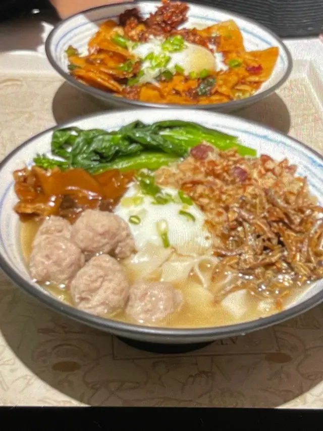 厚面皮好難食又咸食唔夠一半扔咗佢